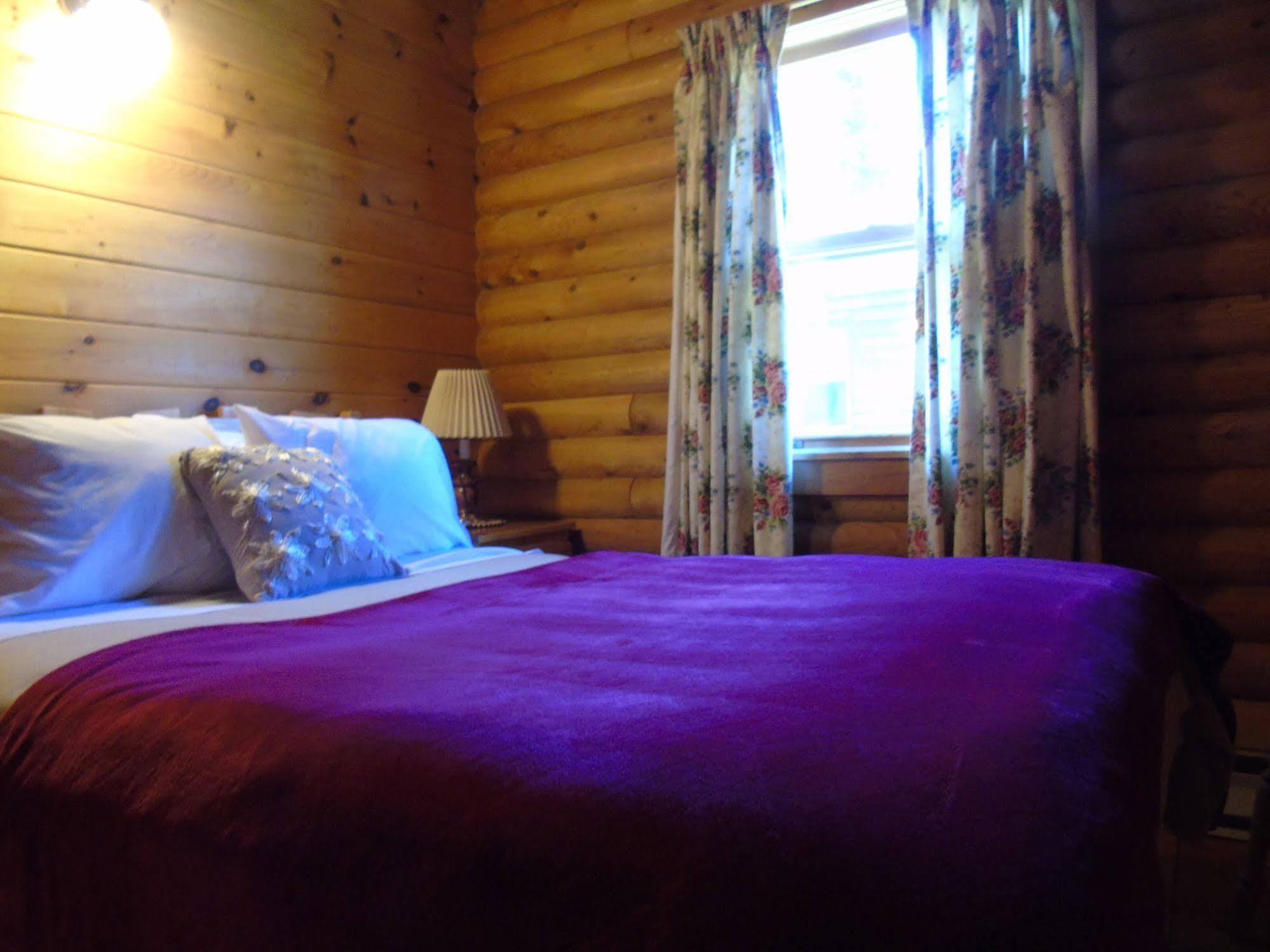 Cajun Cedar Log Cottages Margaree Forks Exterior foto
